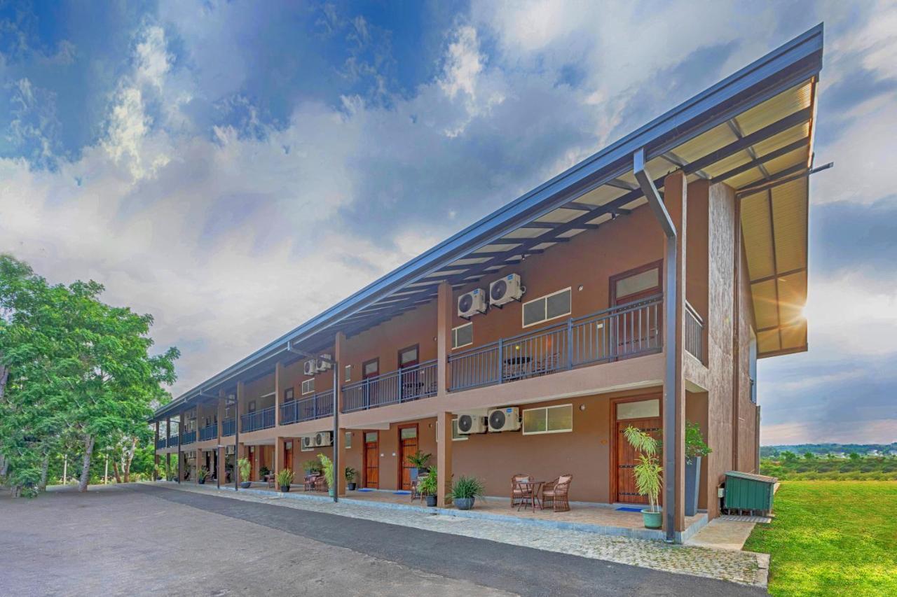 Birds Resort Hambantota Exterior photo