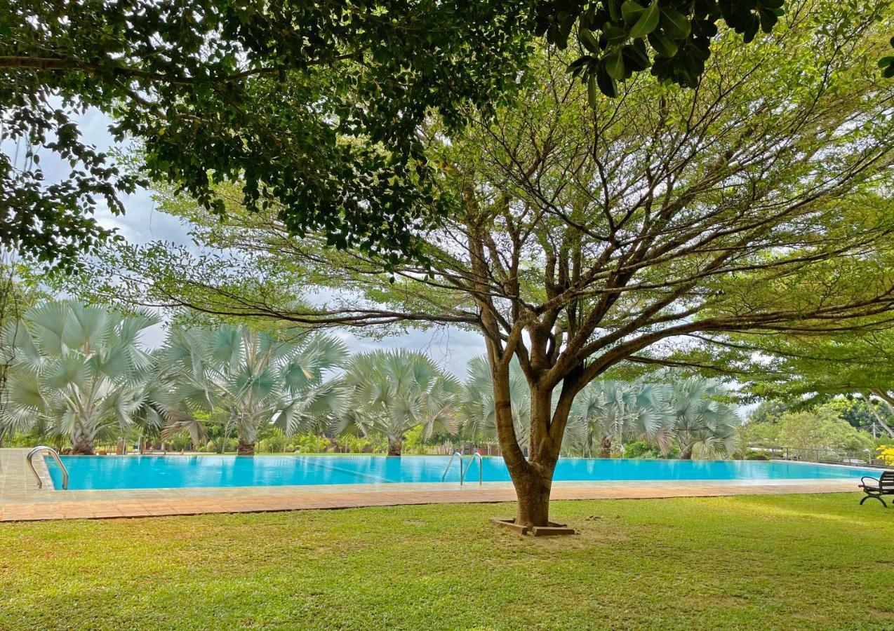 Birds Resort Hambantota Exterior photo